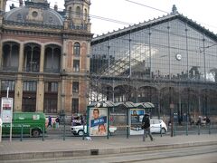 ブダペスト西駅。
美しいといわれるマクドナルドがあります。