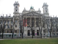 国会議事堂前にある
民族博物館。