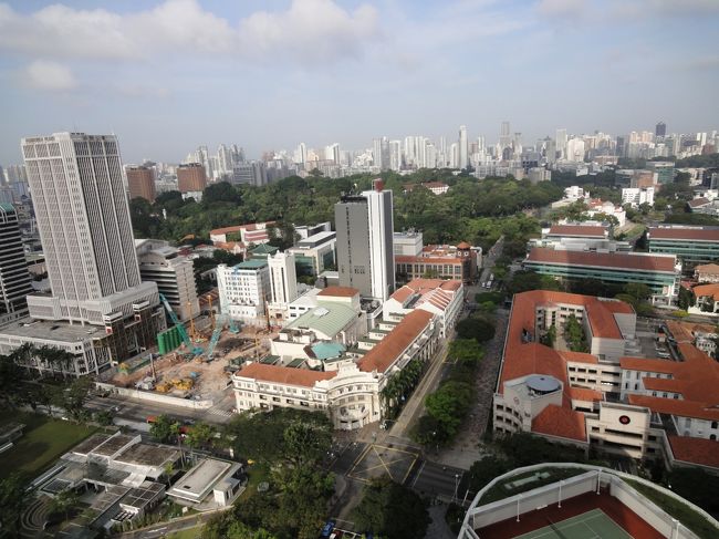 お部屋からの朝の様子。<br />８階にあるテニスコートも見えます。