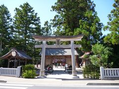 中国道から米子道へと乗り継ぎ、途中で同行者を迎えたり休憩なども挟めながら約５時間の運転の後、１日目の目的地、松江市に到着しました。 

まず真っ先に向かったのは八重垣神社。 