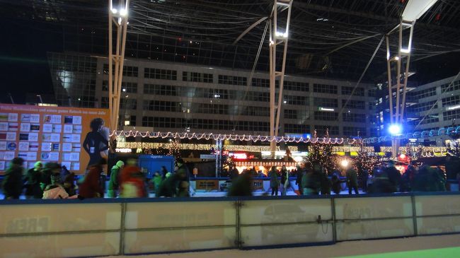 寝て、２本映画みたら着きました。１２月２４日までしか<br />ミュンヘン市内のクリスマス市はやってないので<br />空港でちょっと寄り道。