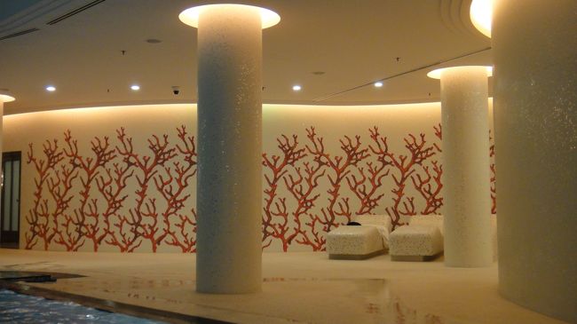 いちいち床も奥のベッドも温かい。