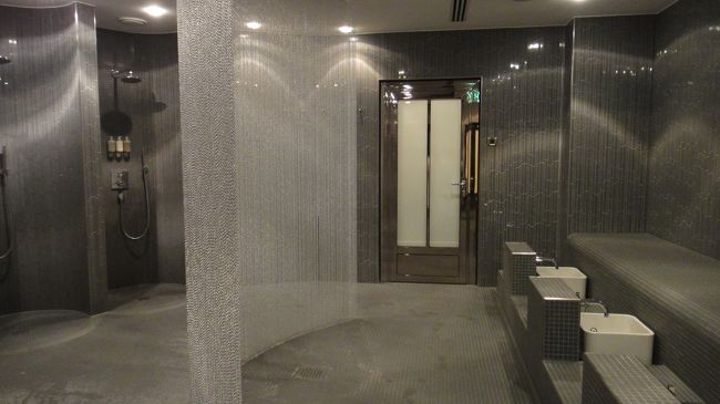 腰掛あたたかい足湯も。