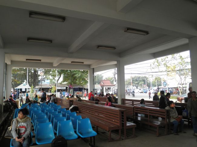 ウドンターニー行きのバスターミナルです。