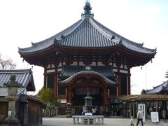 南円堂です。　西国三十三所第九番札所です。　この建物は、四代目の建物で、寛保元(1741)年に再建されました。