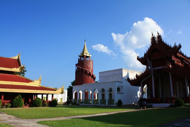 この王宮、それほど見るべきものもないので最後に展望塔（監視塔？）を目指します。<br /><br />この時ほかにいた観光客は、土曜日の午後だというのに１０〜２０人くらい（外国人観光客はわたしくらい）とちょっと寂しい感じでした・・・。<br /><br />午前中見たマハムニ・パヤーに比べて貧弱な集客力ですね。