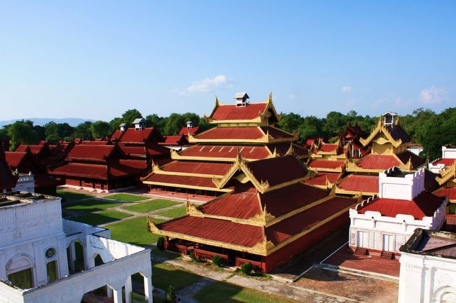 階段を昇っててっぺんから見る景色はこんな感じ。<br /><br />やっぱりトタン屋根がイマイチであまりありがたみを感じませんね・・・。