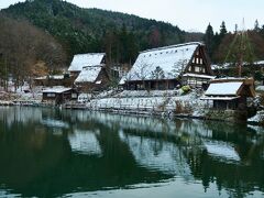 高山の旧市街を見た後はバスで12分程行った場所にある飛騨の里へ。