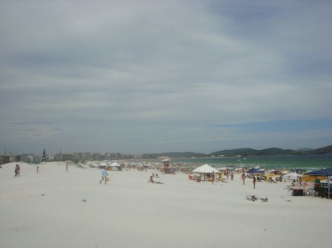 praia　grande.カボフリオのメインのビーチはもっと観光客が多く、屋台も充実しています。