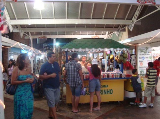 ビキニ街には当然軽食などもあります。<br />これはサトウキビジュースを売る屋台。