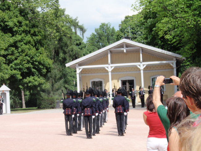 近くで見ると皆と〜っても背が高くてりりしいです。