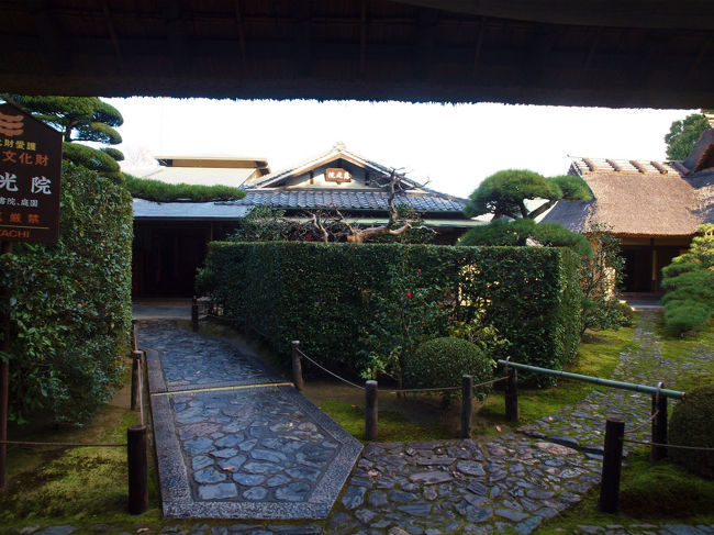 拝観料<br /><br />　お抹茶を含めて　１０００円<br /><br />　高い　安いは　書院で、、、