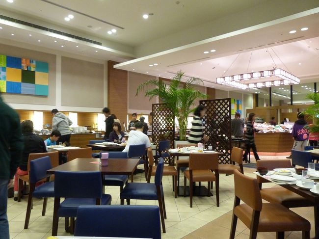 夕食、朝食共にこちらでビュッフェスタイルでしたが、<br />品数も多くておいしかった。