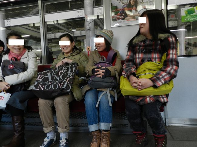 その後いつの間にかガブちゃんは、（写真左から）はなままさん＆susanaさん＆はな☆さんのおしゃべりグループの方に参加していました。<br />さすがは八方美人のガブちゃん！<br /><br />