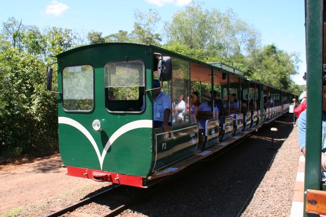 悪魔の喉笛まではトロッコ列車で。