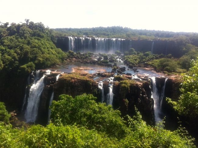 ブラジル側に入る。このところ雨が少なく、水量が少ないとのこと。