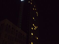 コペンでのお宿。
『Crown Plaza Copenhagen Towers』
出来たばっかりの、高層ホテル。

インテリアも魅力的でした☆

ちなみに、真っ暗だけど、たぶん17時くらい？！