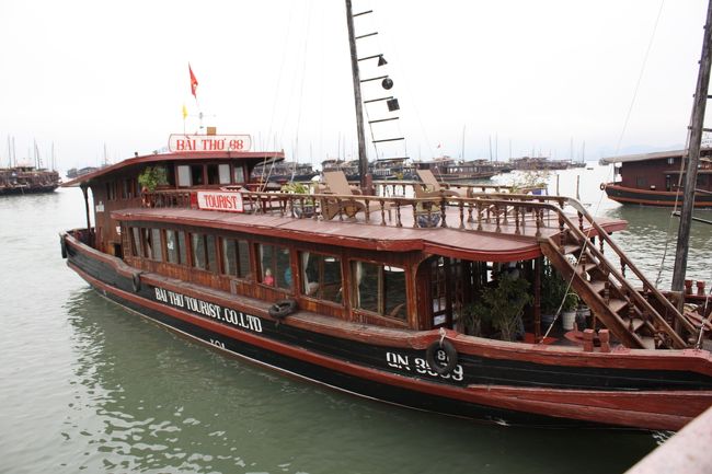 この船に乗るのようです。こんな船がたくさん停泊しています。<br />レッドクリフの船もこんなのではなかったのかなぁなんて思いながらいました。