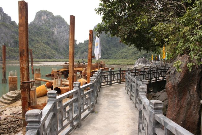 入り口と出口は離れているようです。