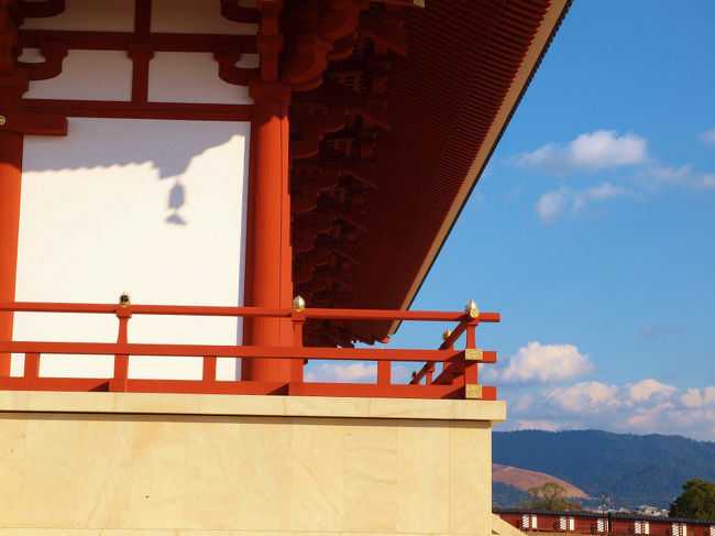 鉄筋コンクリート造り基壇　表面に　凝灰岩による石張り<br /><br />　　　当時の姿を復元