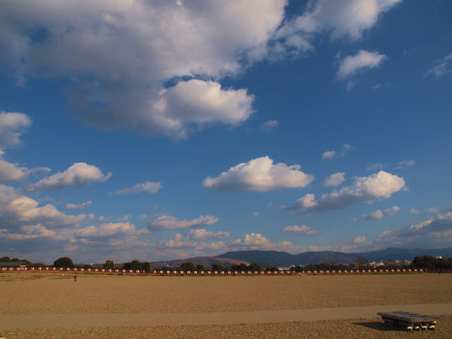 １３００年以前も　この青空、、<br /><br />変わって居ないでしょう。
