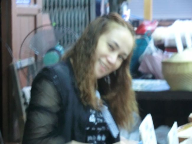 その向かいのお米屋のお姉さんが通訳をしてくれます・・・