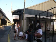 ブエノス・アイレスのColonia Express社のフェリー乗り場。小さな建物です。
少々不便な場所なので、タクシーを利用しました。