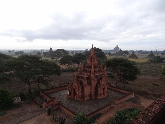 すぐ下にも小さなパヤーがあります。