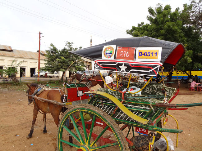 朝、日の出に連れて行ってくれたお兄さんが<br />友達の馬車を紹介してくれました。<br />1日、１５，０００チャットだそうです。<br />地球の歩き方に載っているのよりは<br />少し高いかなと思いましたが<br />値切らずにOKしました。