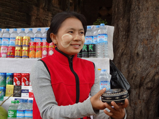 その近くでお土産を売ってた人。