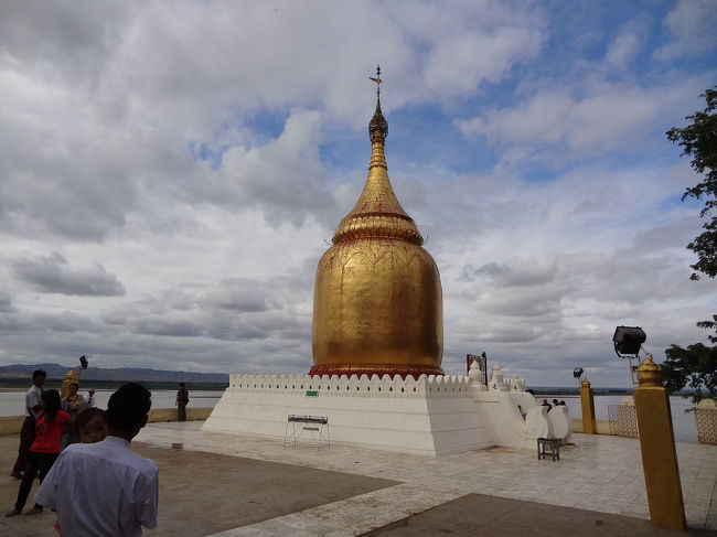 プーパヤーパヤーです。<br />ここで舟に乗ることを薦められましたが<br />乗りませんでした。<br />１人５，０００チャットとのことでした。