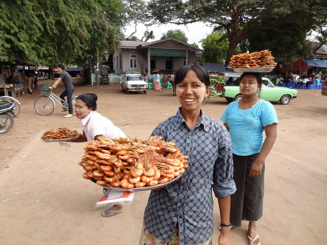 海老を売りに来ました。<br />おいしそうだけどね。<br />遠慮しておきました。