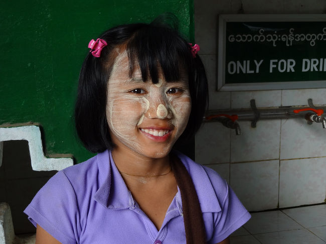 この女の子のタナカは塗りすぎでしょう。<br />でもしつこく物売りして付いて来ましたね。