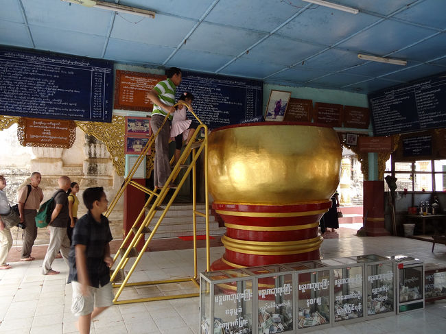 マヌーハ寺院内。