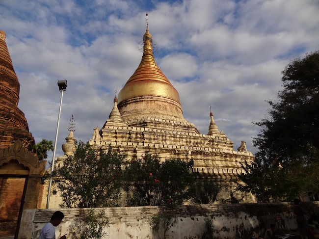 その隣にあったミャーゼジーパヤー。