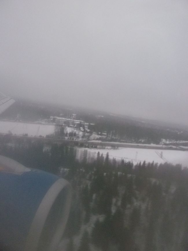 約２時間のフライトでヘルシンキに到着。<br />うっすらと雪が積もっていました。