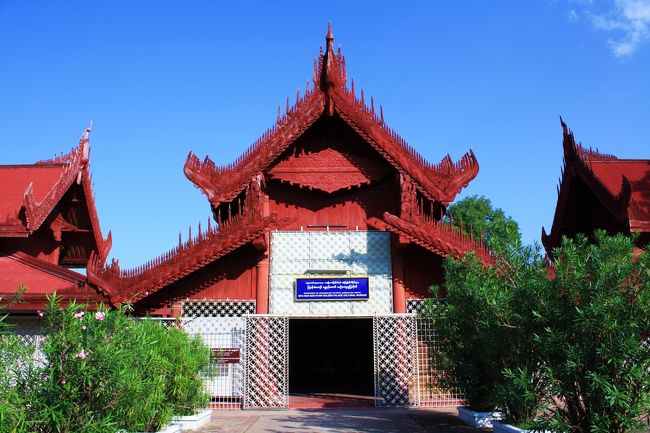 敷地のいちばん奥には博物館となっている建物もありました（内部は撮影禁止）。<br /><br />当時の王や大臣が使っていた調度品や衣服などが展示されていました。<br /><br />ここでは、展示内容よりもサイカーのおじさんがうれしそうに説明していたのが印象に残っています。<br /><br />普段こういった宝物を見る機会もないので興奮してしまったのでしょうかね（笑）。