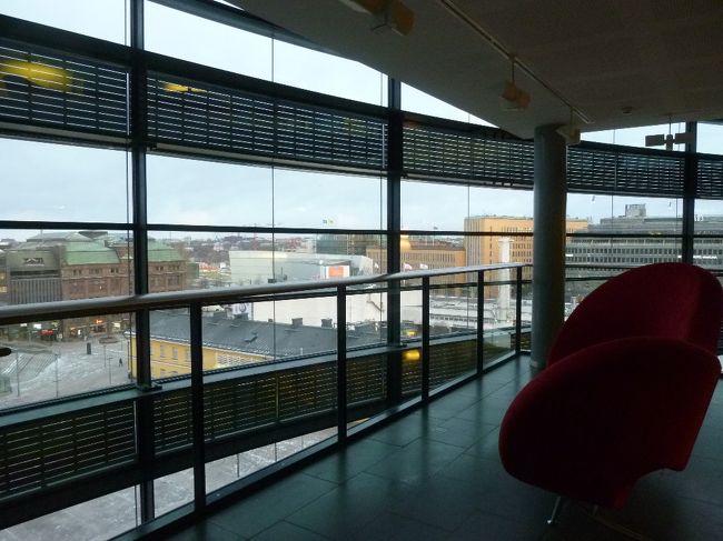 エレベーターホールの椅子が、おしゃれでした。