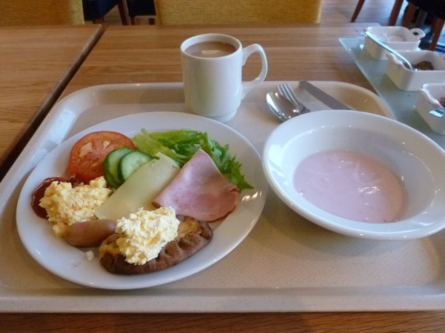 ピーラッカというパイに、たまごバターをのせて食べるのが、けっこう好きです。