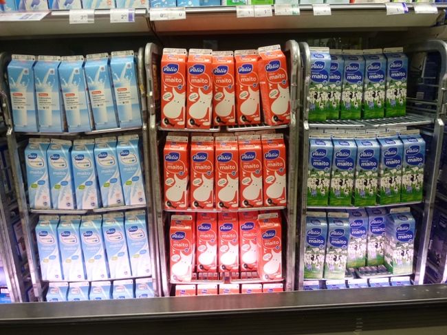 牛乳のパッケージが変わって、おしゃれになってました〜♪