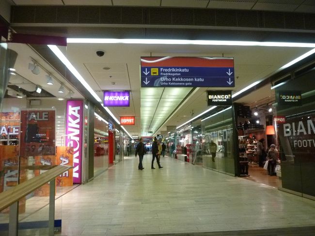 待ち合わせの時間まで、ウィンドー・ショッピング。