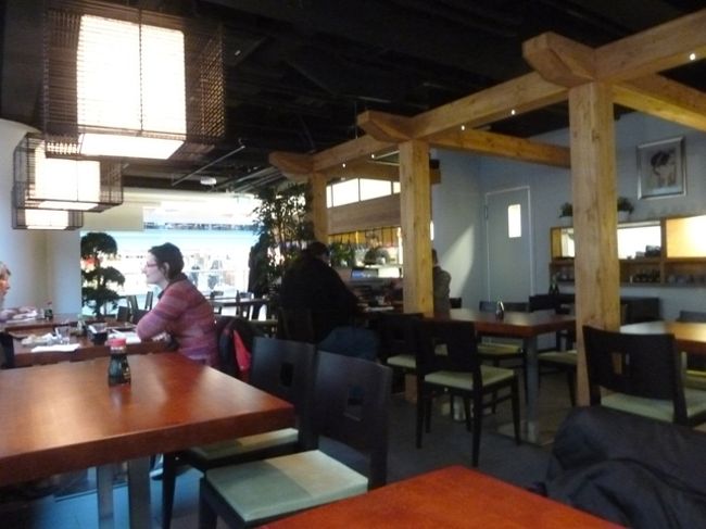 昨日の夕食と同じ日本食の『AYA』で、別の友達とランチ。