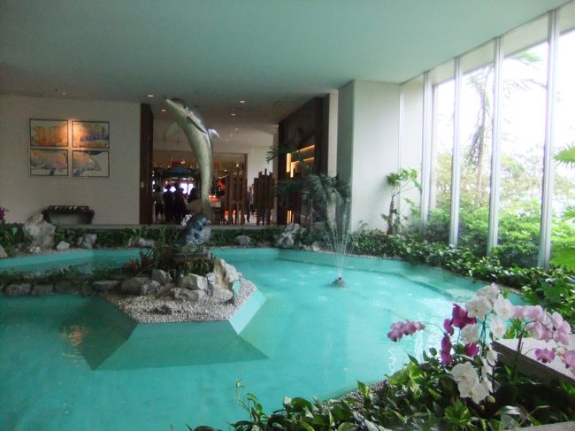 ロビーがキレイ！！<br /><br />あぁもう飛び込みたい！（プールではない）