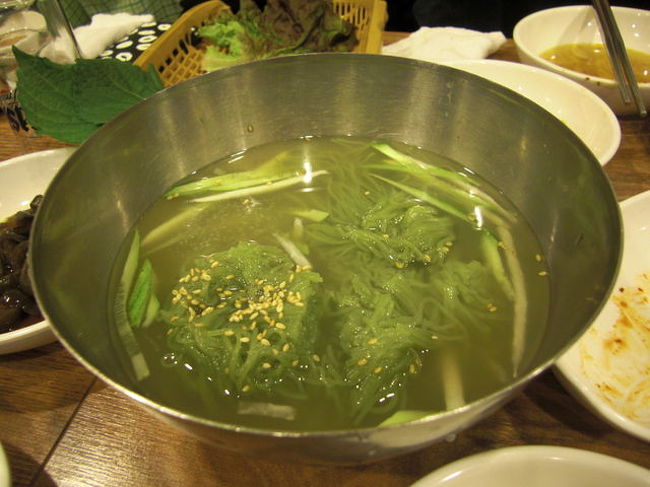 〆はやっぱり冷麺でしょ！！<br /><br />あっさりしててスープまで飲み干せるお味でした！<br />マシッソヨ！