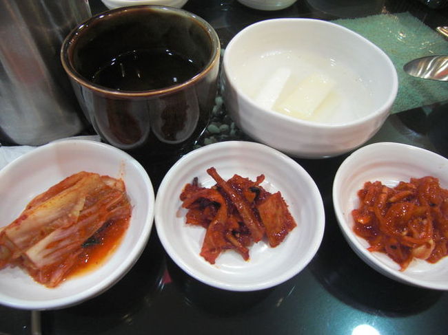 朝食は、ロイヤルホテル前にあるお粥専門店コンジハウス！<br /><br />イカキムチが個人的にめっちゃ好き☆