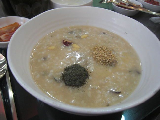 あわび粥をチョイス！<br /><br />以前に訪れた時は、特アワビ粥をチョイス！！<br />やっぱり特が外れるとアワビの数が少ない・・・