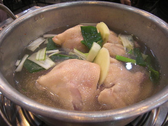 夕食前にロッテマートでバラまき用の買い物をし<br />東大門にある『陳玉華ハルメ元祖タッカンマリ』へ<br /><br /><br />もう迷わずに行けます！\(^o^)／