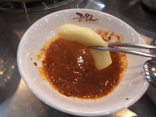 個人的に好きなのが、このお餅！！<br />日本のと違ってモチモチしてておいしい☆<br /><br />タレは、唐辛子としょう油、お酢、マスタードをまぜまぜして頂きます！