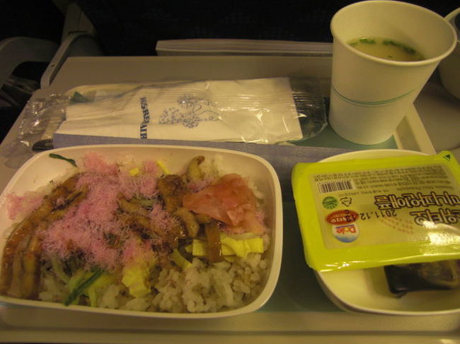 機内食は、あなご？のちらし寿司でした！