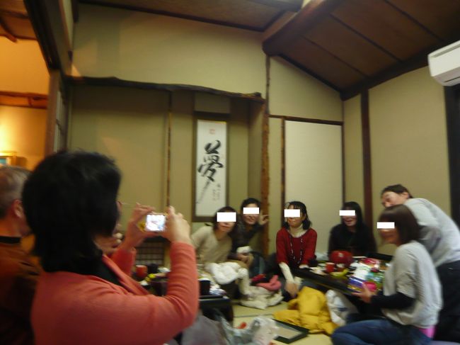 皆の記念写真を撮るkuritchiさん。<br /><br />Photo by wife